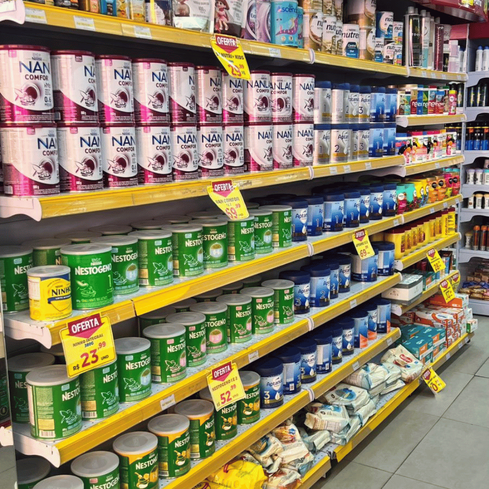 Corredor com ampla variedade de produtos de saúde e bem-estar